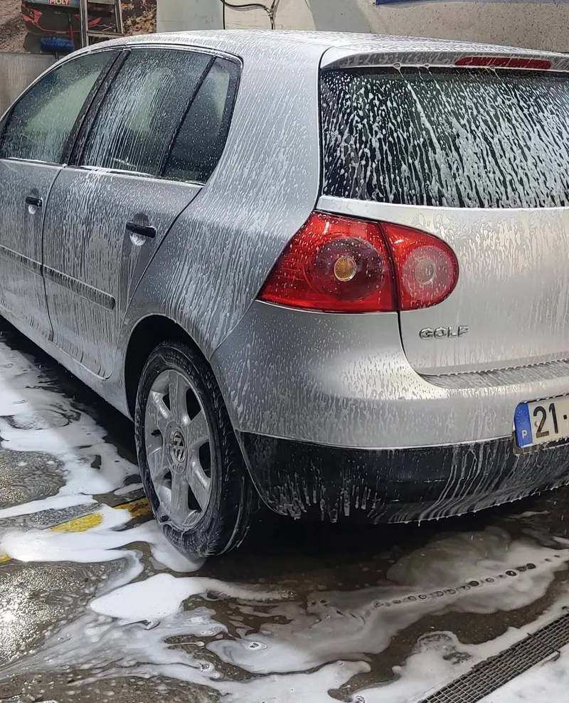 VW Golf com espuma